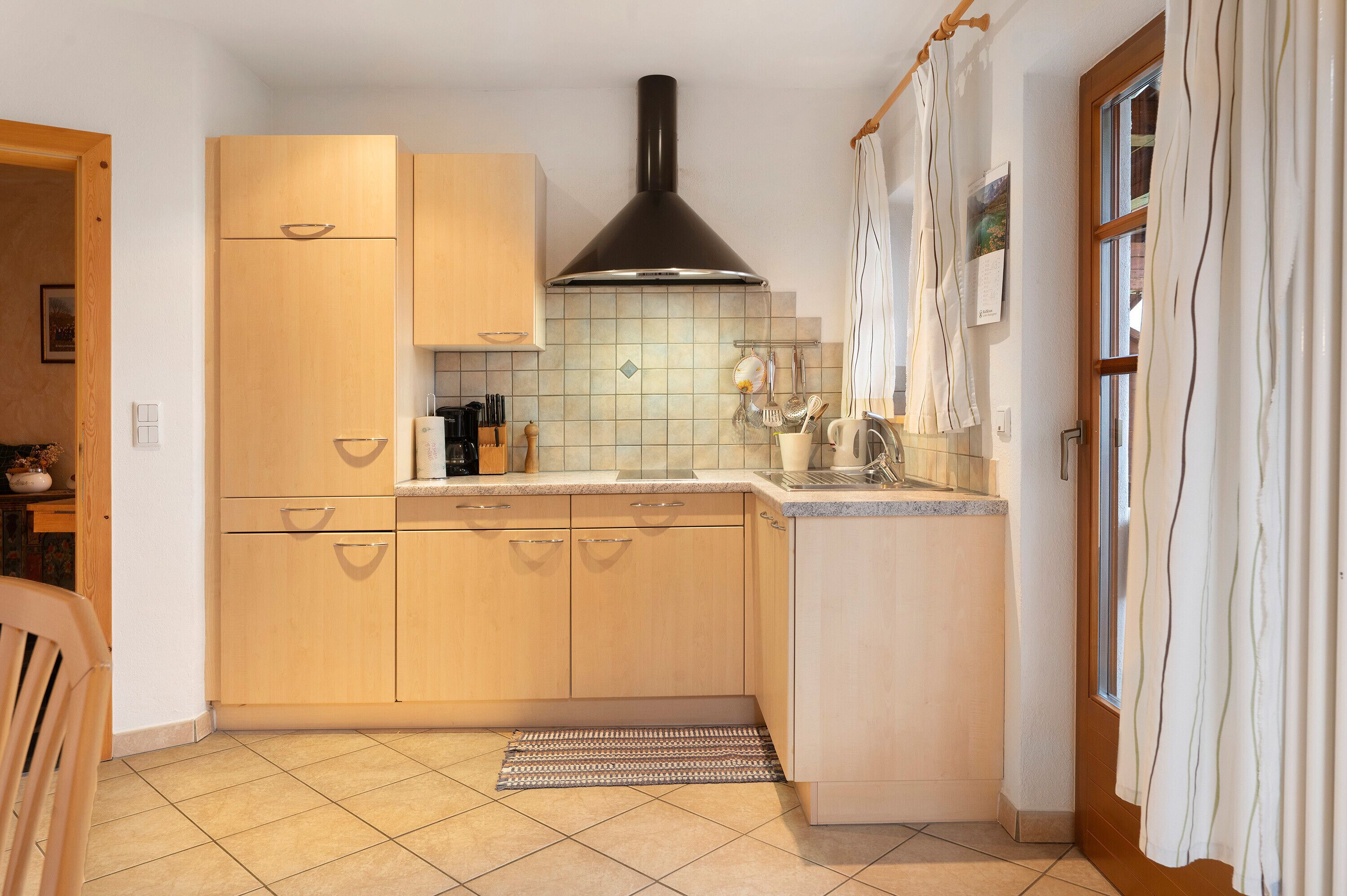 Fridge, stovetop, coffee/tea maker, electric kettle