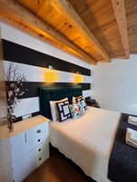 Casa Deluxe, 2 habitaciones, vistas a la piscina | Decoración individual, mobiliario individual, cortinas opacas