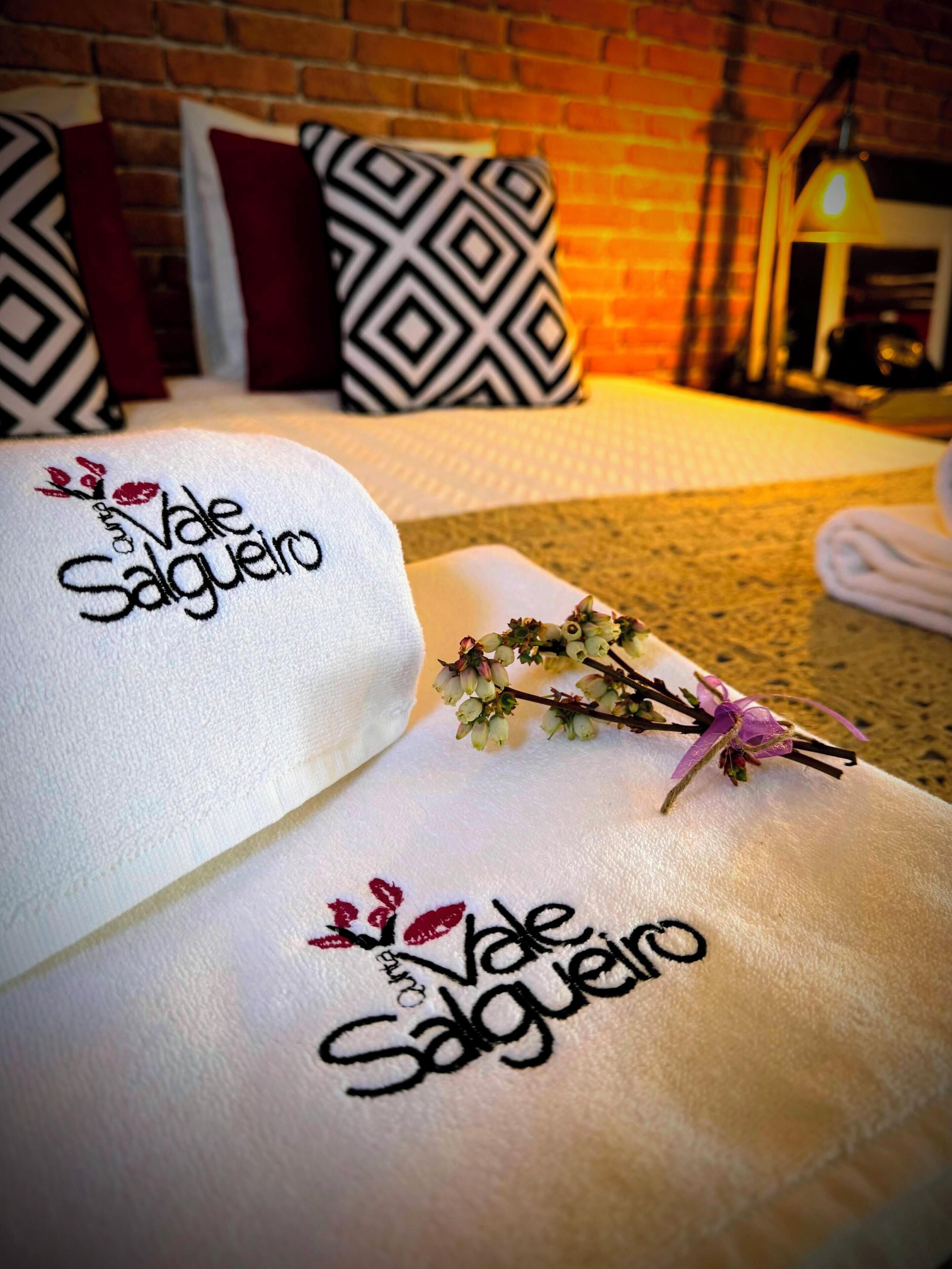 Deluxe-mökki, näköala puutarhaan | Yksilöllisesti sisustettu, yksilöllisesti kalustettu, pimennysverhot