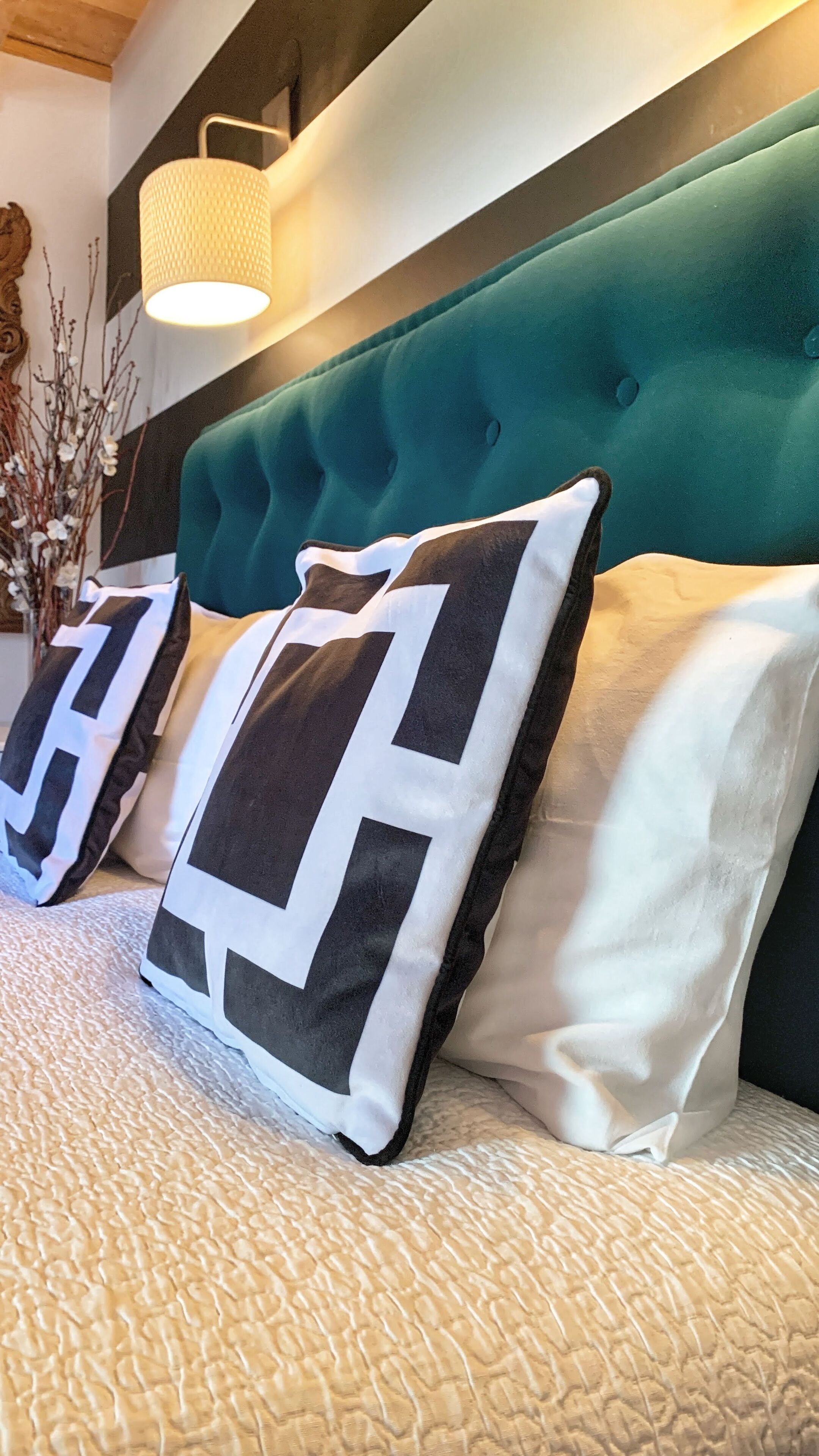 Deluxe-talo, 2 makuuhuonetta, näköala uima-altaalle | Yksilöllisesti sisustettu, yksilöllisesti kalustettu, pimennysverhot