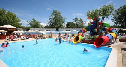 Mobilehome with air conditioning, terrace and pool