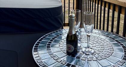 NEW ADK Escape w/hot tub on trails, pet friendly!