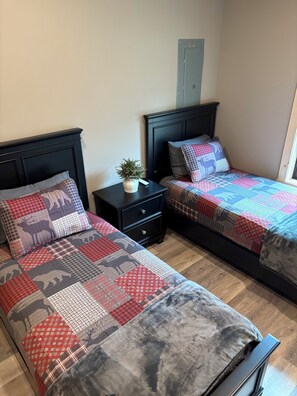 Schreibtisch, Bügeleisen/Bügelbrett, kostenloses WLAN, Bettwäsche