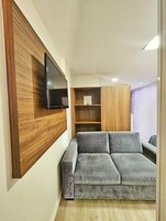 Classic Twin Room, City View | Living area | 32-inch TV with cable channels