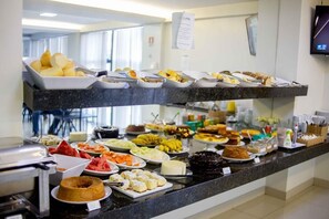 Free daily full breakfast  - TaguaPark Hotel (Taguatinga)