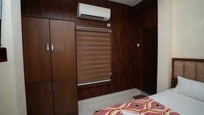 Soundproofing, free WiFi