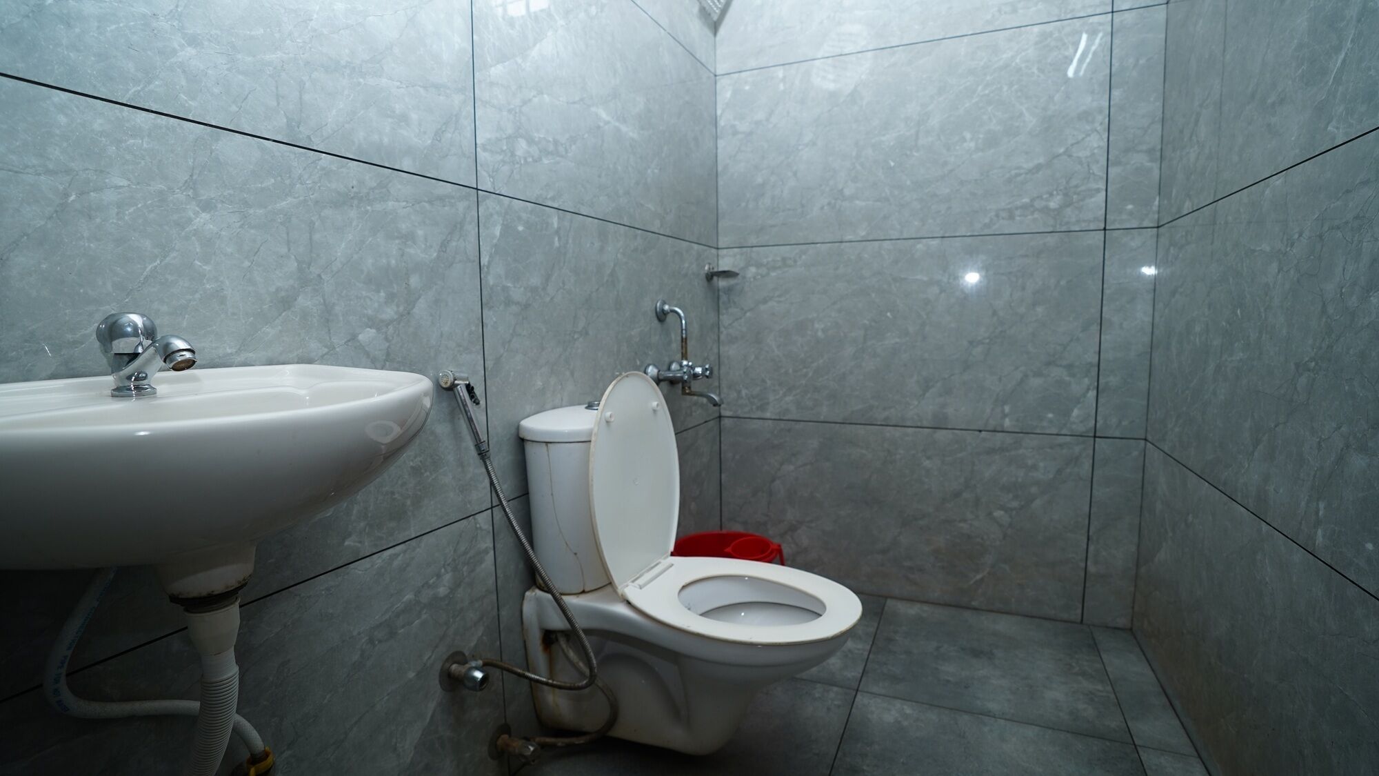 Shower, towels, soap, shampoo