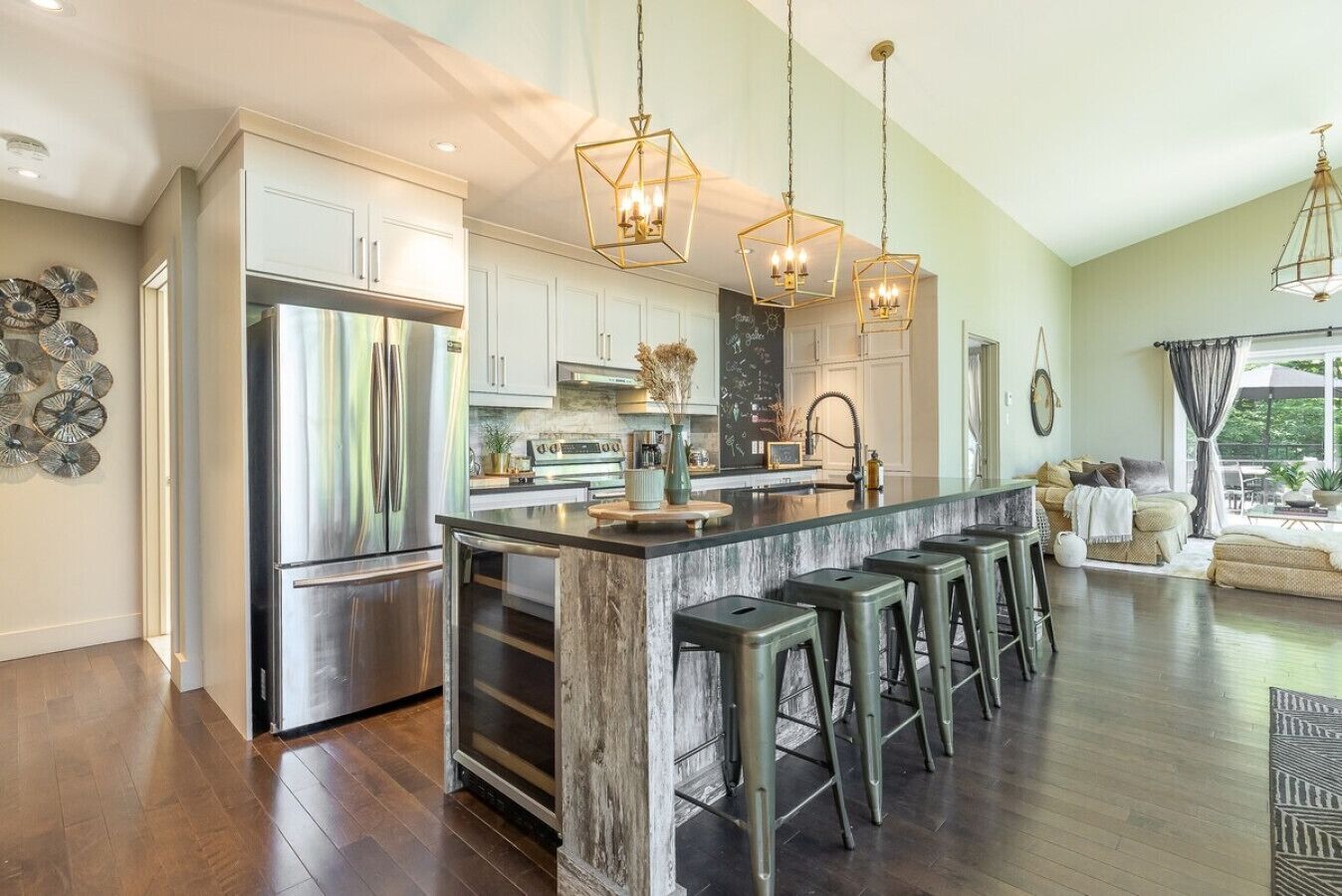 Mikrovågsugn, ugn, spishäll och diskmaskin