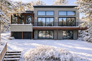 Exterior - 4-BR Villa on the Lake with hot tub near Tremblant (La Conception)