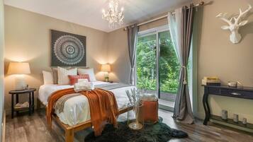 書桌、Wi-Fi、床單