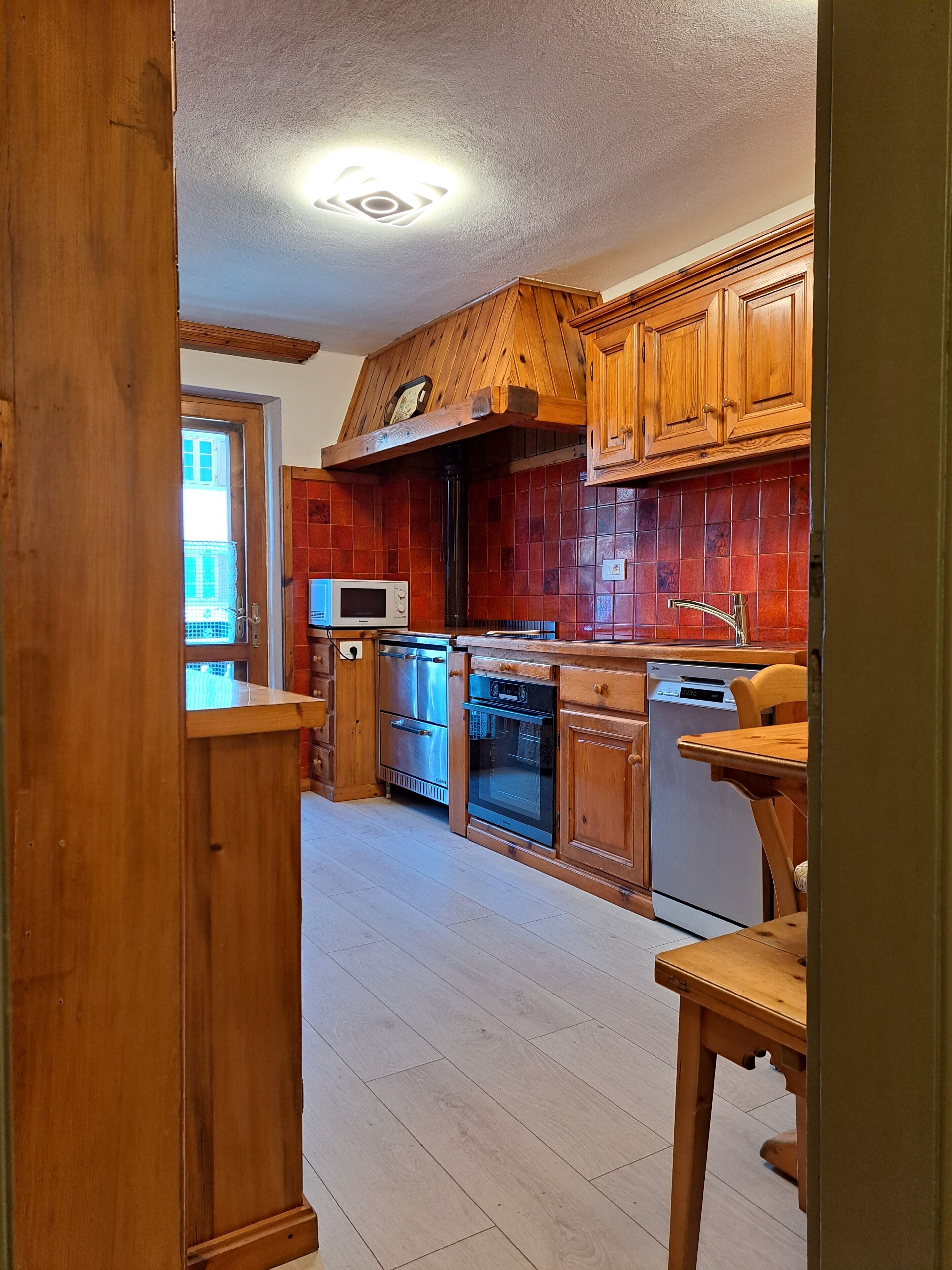 Microonde, forno, piano cottura, lavastoviglie