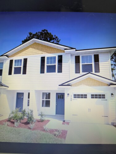 Spacious 4-bedroom townhome in awesome Jacksonville, Florida. Near the Beach.