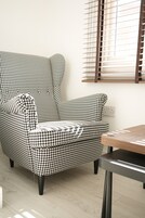Deluxe Studio Suite, 1 King Bed | Living area