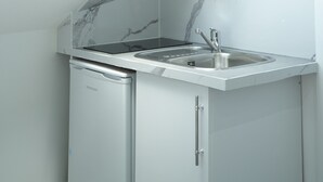 A modern kitchen with a skylight, a built-in stove, and a sink. - Concept Rooms  (Enfield)
