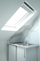 Suite estudio superior | Cocina privada | Frigorífico pequeño, microondas y placa de cocina