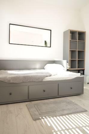 Deluxe Studio Suite, 1 King Bed | Premium bedding, desk, blackout drapes, soundproofing - Concept Rooms  (Enfield)