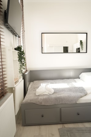 Suite Studio Deluxe, 1 très grand lit | Literie de qualité supérieure, bureau, rideaux occultants
