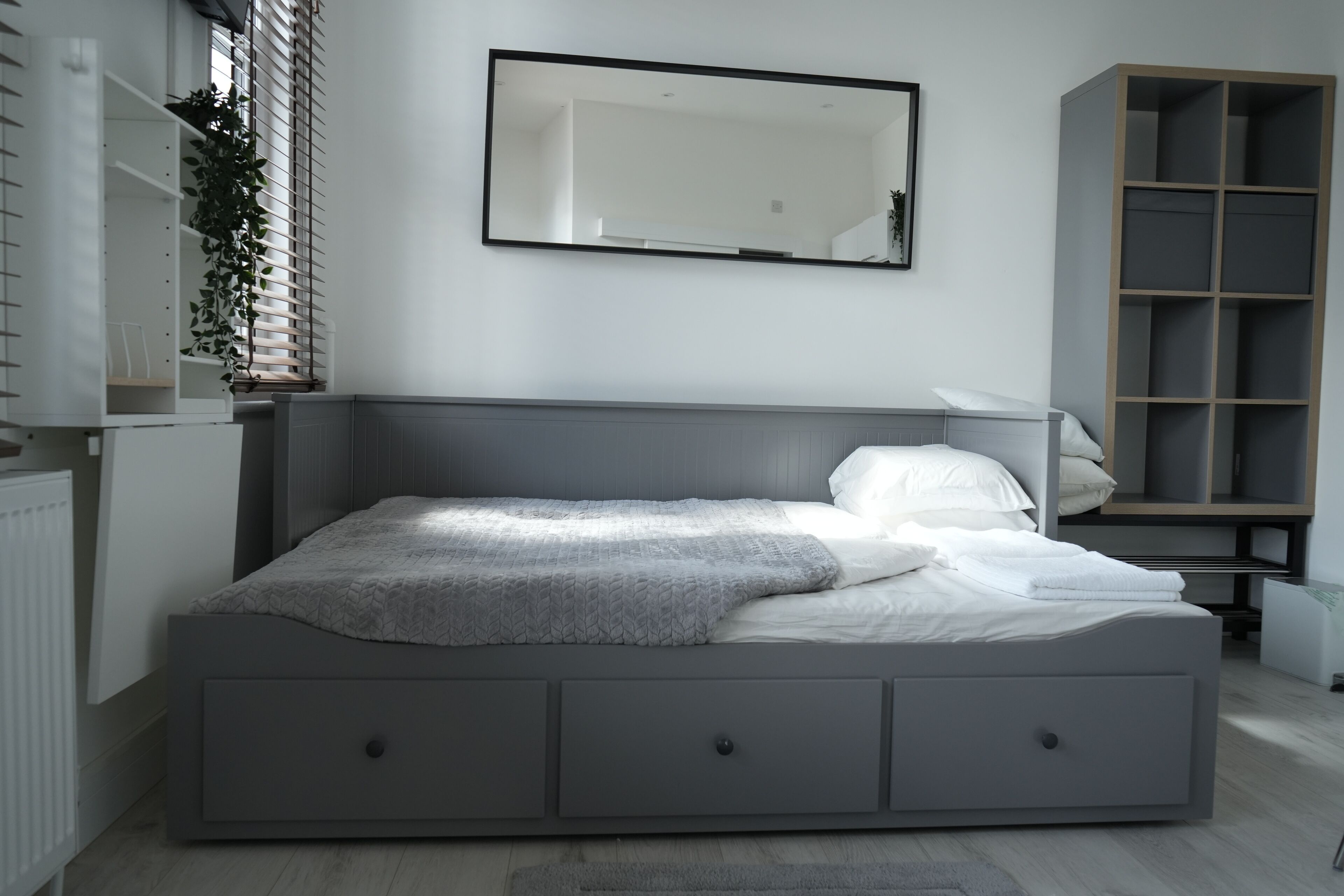 Deluxe Studio Suite, 1 King Bed | Premium bedding, desk, blackout drapes, soundproofing