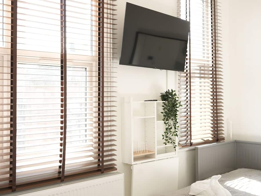 Deluxe Studio Suite, 1 King Bed | Premium bedding, desk, blackout drapes, soundproofing