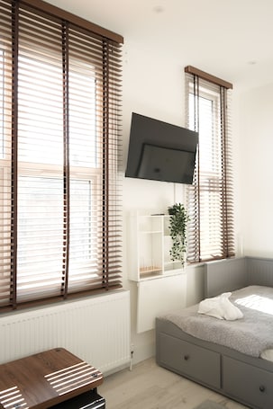 Deluxe Studio Suite, 1 King Bed | Premium bedding, desk, blackout drapes, soundproofing. Concept Rooms
