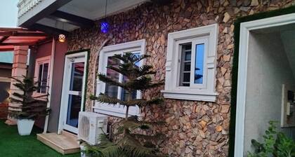 Charming 1-bedroom lodge in superb Accra with AC