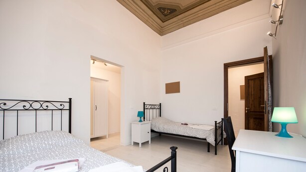 Unclassified image, 1 of 47, button - Campidoglio 4 (Florence)