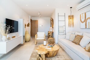 Living room - Aelia Chic 2-BR Apt & Balcony in Larnaca (Larnaca)