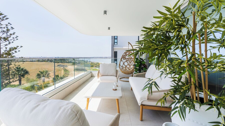 Aelia Chic 2-BR Apt & Balcony in Larnaca