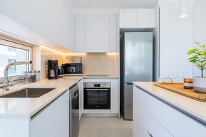 Apartment, Balcony, Lake View | Private kitchen