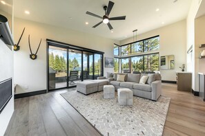 Smart-TV, peis og stereoanlegg