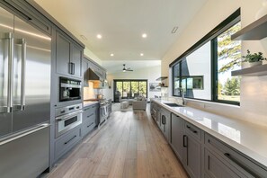 Fridge, microwave, oven, stovetop - Discover Heavenly Views, a new Mountain Modern Estate at Schaffer’s Mill (Truckee)