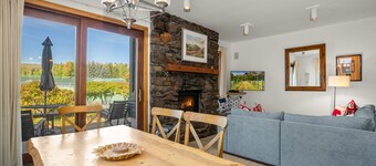 Lovely 2 Bedroom Condo with Baldy Views