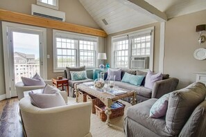 Living area - Waterfront Cottage in Town! (Nantucket)