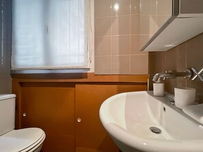 Shower, hair dryer, towels - Charming apartment near Bastille (Paris)
