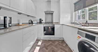 Kirkstyle Cottage - Luxury 4 bedroom home