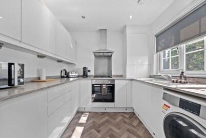 Kirkstyle Cottage - Luxury 4 bedroom home