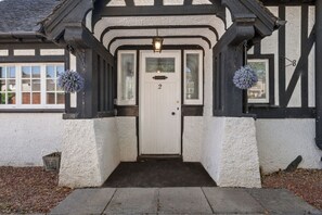 تفاصيل الفندق من الخارج