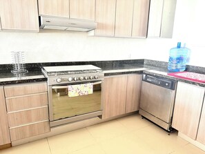 Apartment, Mehrere Betten, Poolzugang, Meerblick (Rich Coast 4) | Eigene Küche