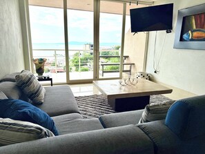 Apartment, Mehrere Betten, Poolzugang, Meerblick (Rich Coast 4) | Wohnbereich