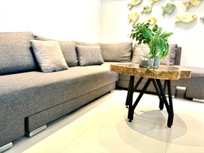 Apartamento, varias camas, acceso a la piscina, vistas al mar (Marina Fiesta 418) | Zona de estar