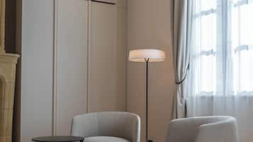 Signature Suite | Premium bedding, minibar, in-room safe, free cribs/infant beds