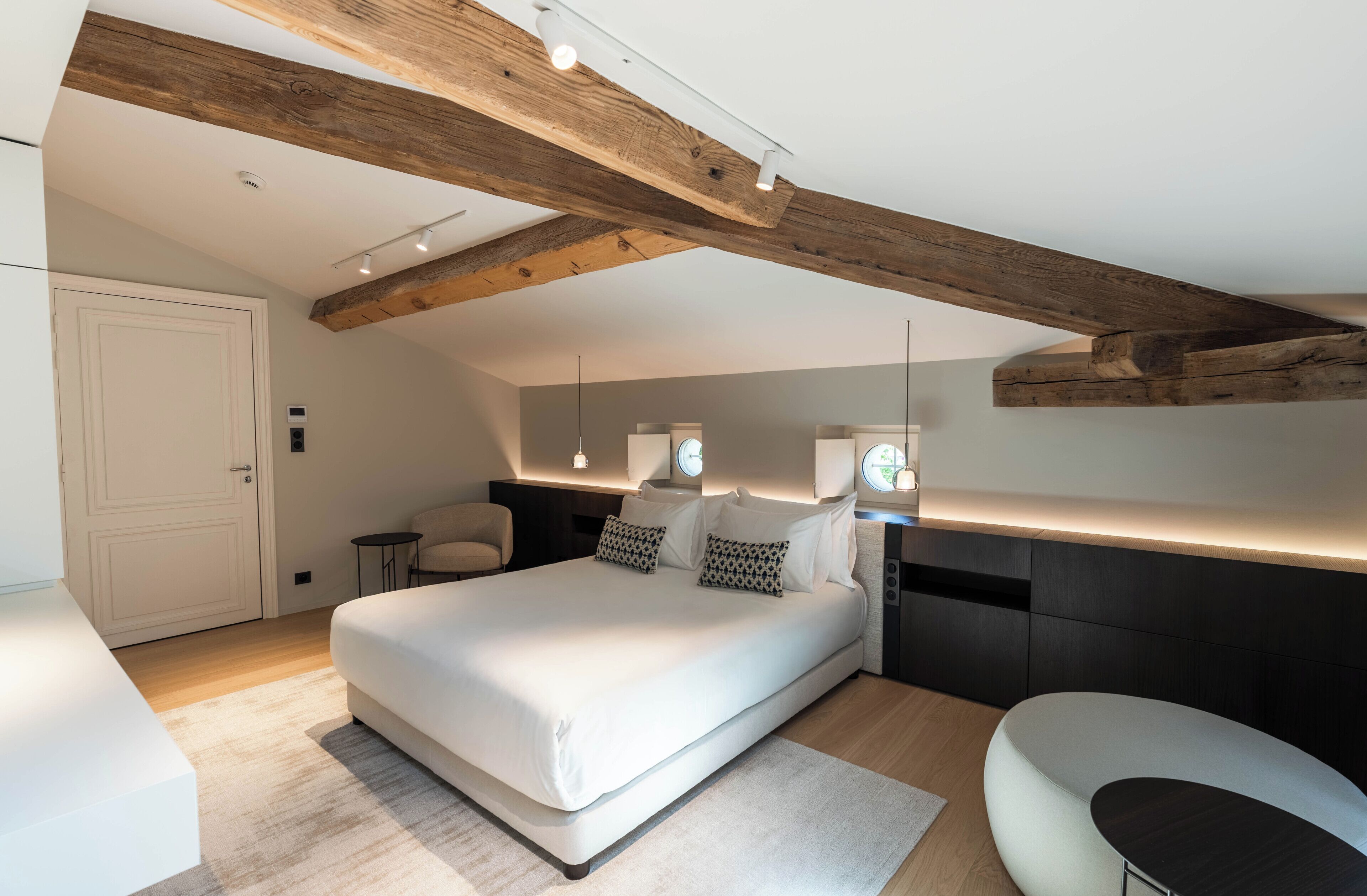 Premium bedding, minibar, in-room safe, soundproofing