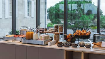Kontinental frukost varje dag (EUR 20 per person)