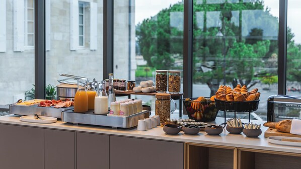 Kontinental frukost varje dag (EUR 20 per person)