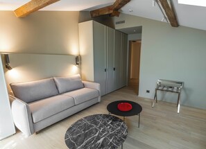Ropa de cama de alta calidad y minibar 