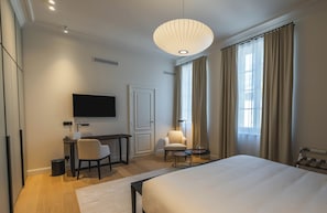 Ropa de cama de alta calidad y minibar 