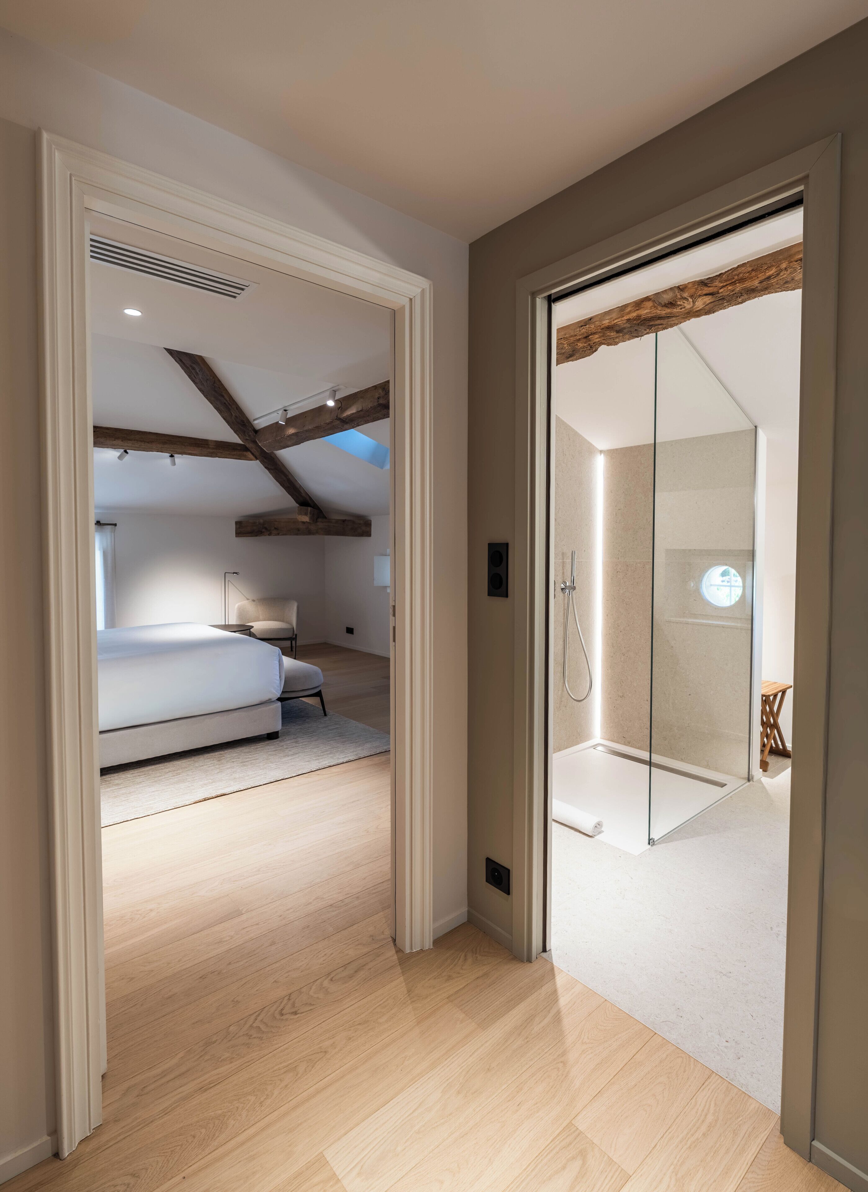 Familie suite | Luxe beddengoed, een minibar, een kluis op de kamer, geluiddichte muren