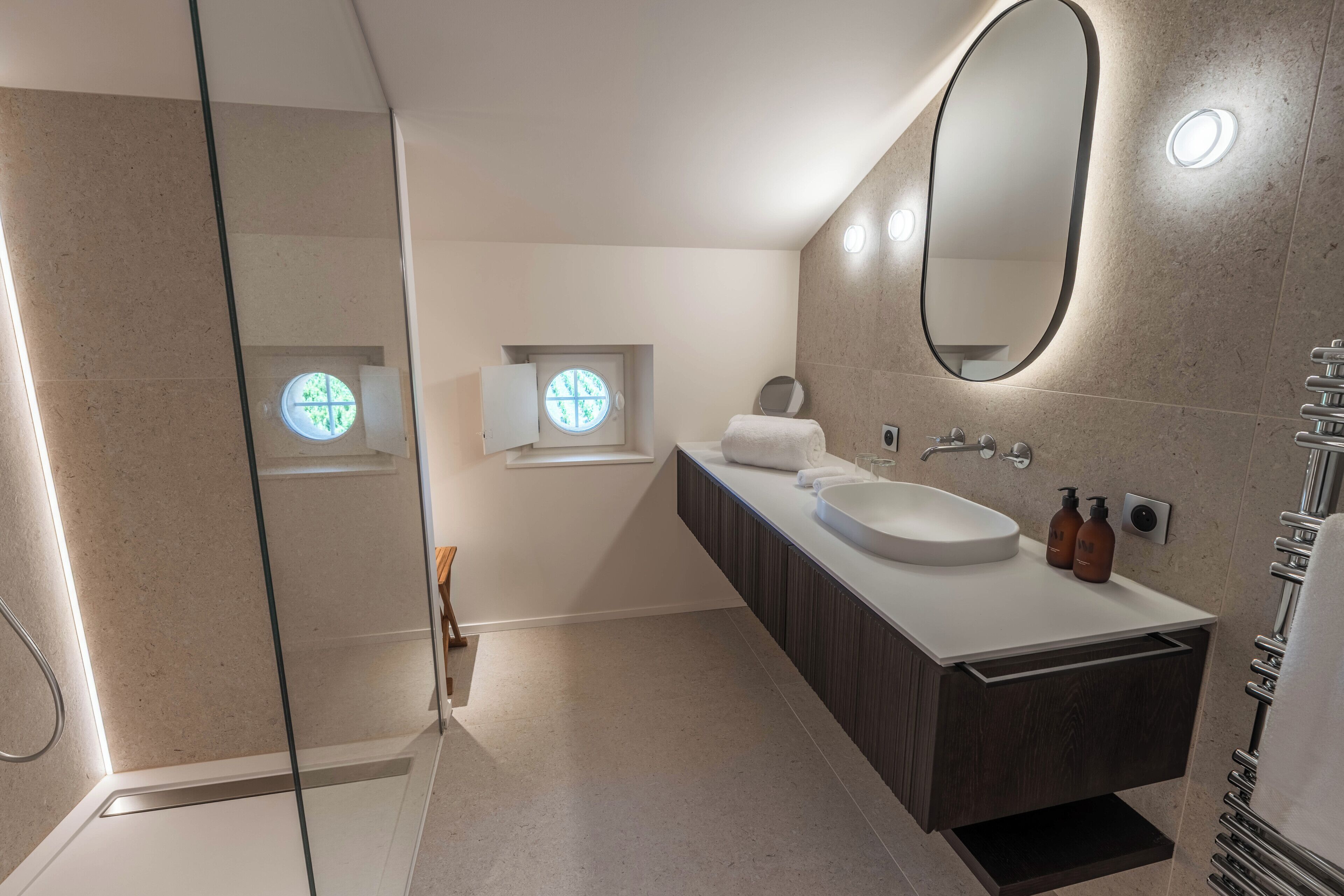 Family Suite | Bathroom | Hair dryer, bathrobes, slippers, towels