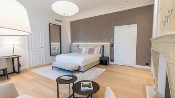 Premium bedding, minibar, in-room safe, soundproofing
