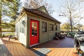 Outdoor dining - BR40 Cozy Cabin, Pets ok, centrally located to skiing/towns (Davis)